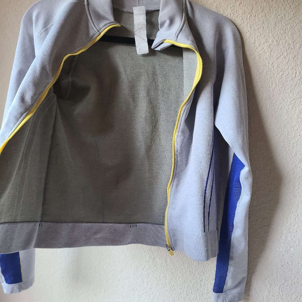 Fabletics Gray Winnie Seamless Panel Track Jacket… - image 5